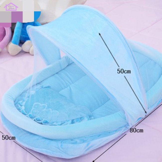 Nệm nằm có màn ngủ chống muỗi tiện dụng khi đi du lịch cho bé