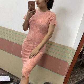 Đầm ren Oasis màu hồng
