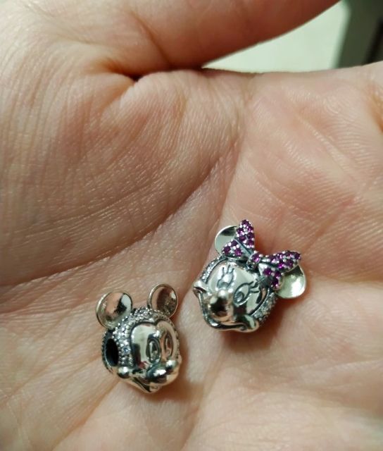 Charm chuột Mickey và Minie bac s925 có thể bấm được vừa tất cả các vòng ( giá 1 charm)