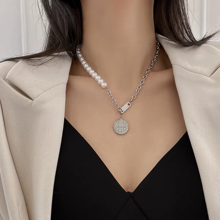 Vòng Cổ Choker Đính Ngọc Trai Phong Cách Hiphop Cá Tính