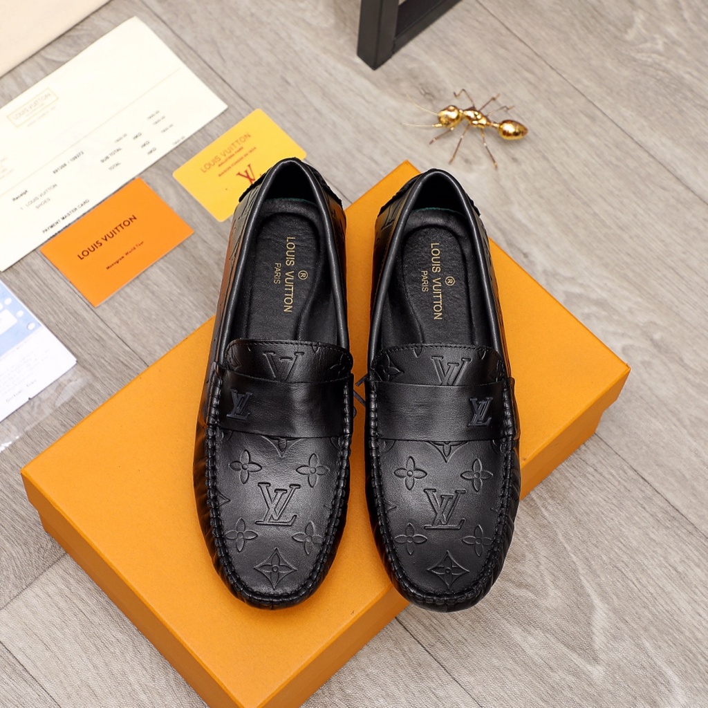 Giày lười nam da thật Louis Vuitton LV với mặt da in dập nổi họa tiết logo bắt mắt mang đến sự cao cấp