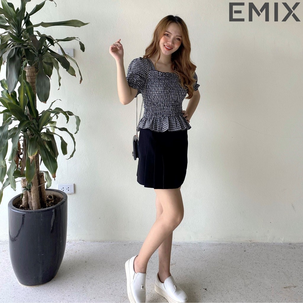 Áo nữ kẻ caro đan lưng EMIX (màu đen), dáng dài, cộc tay, tay bồng, cổ vuông, đan dây lưng, chất thái mềm mịn không xù