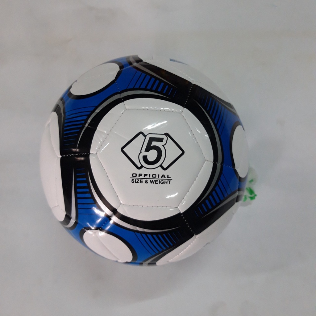 quả bóng đá số 5 mẫu mới 2021(tặng kèm kim túi+đôi tất dài)màu trắng pha xanh