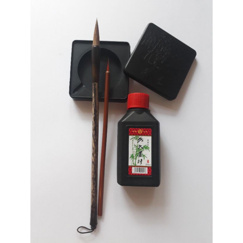 Khuyến mãi combo 75k, bao gồm1 nghiên mực có nắp đậy1 lọ mực tàu 100ml1 bút trung lang hào lông sói1 bút tiểu hồng mao