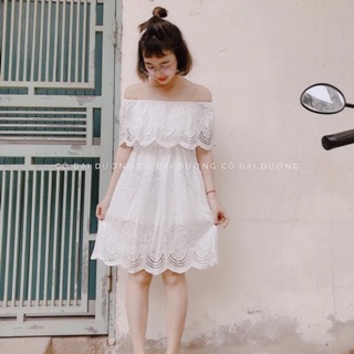 Váy trễ vai trắng