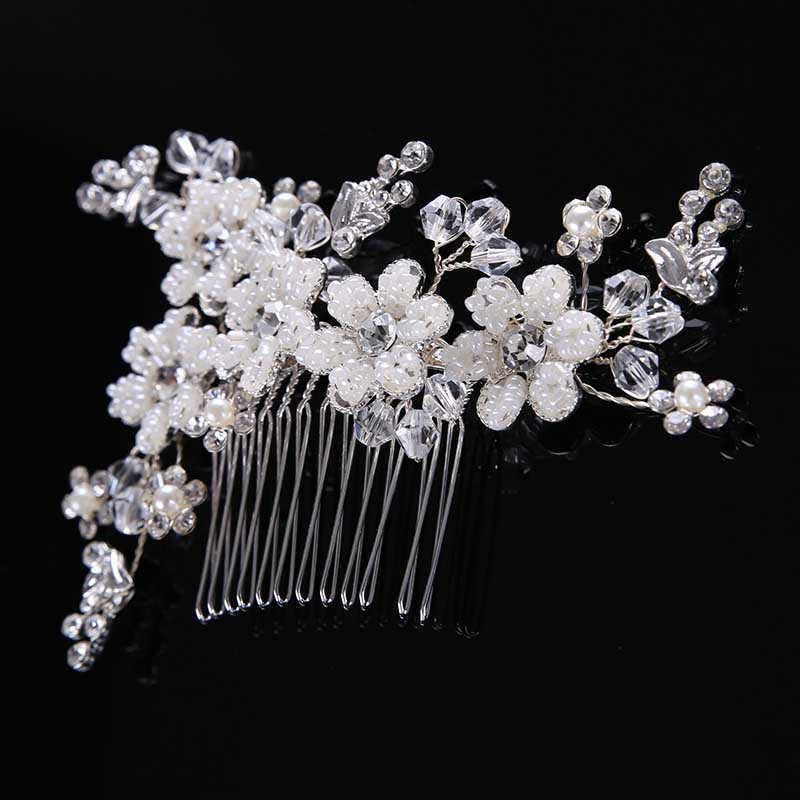 Cài tóc phối chi tiết thiết kế kiểu hoa sang trọng quý phái cho cô dâu