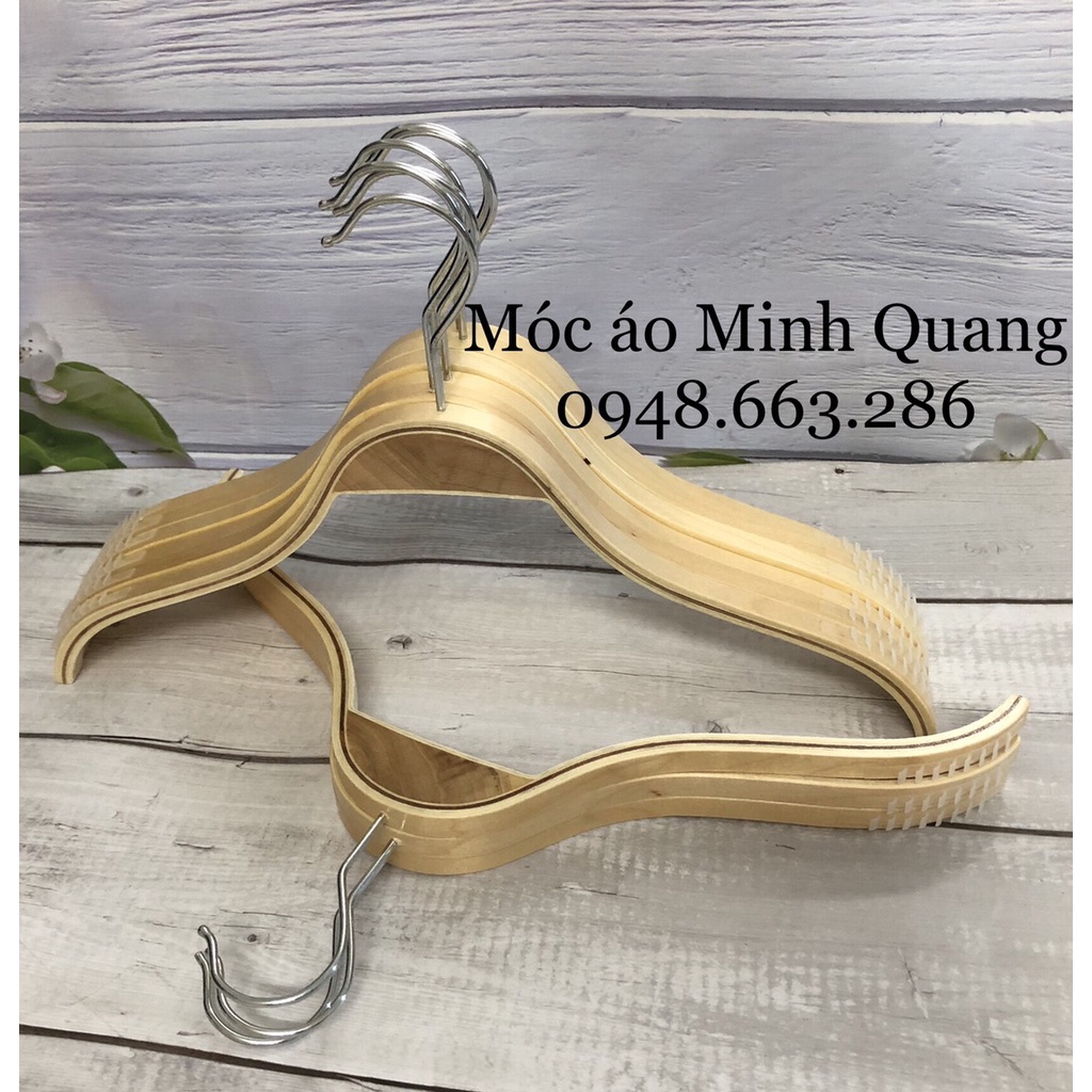 móc treo quần áo-mắc thiết kế đệm vai chống trượt-có 2 loại làm bằng nhựa hoặc gỗ