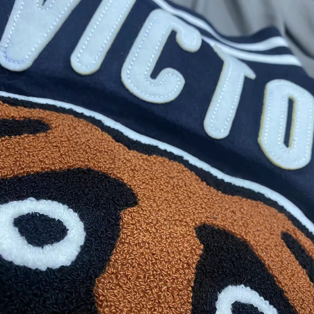 Áo Khoác Bóng Chày In Hình Đầu Chó VICTOR Phong Cách Preppy Mỹ Cổ Điển Thời Trang Thu Đông Dành Cho Nam Nữ