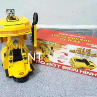 Xe ôtô biến hình thành robot hàng vn