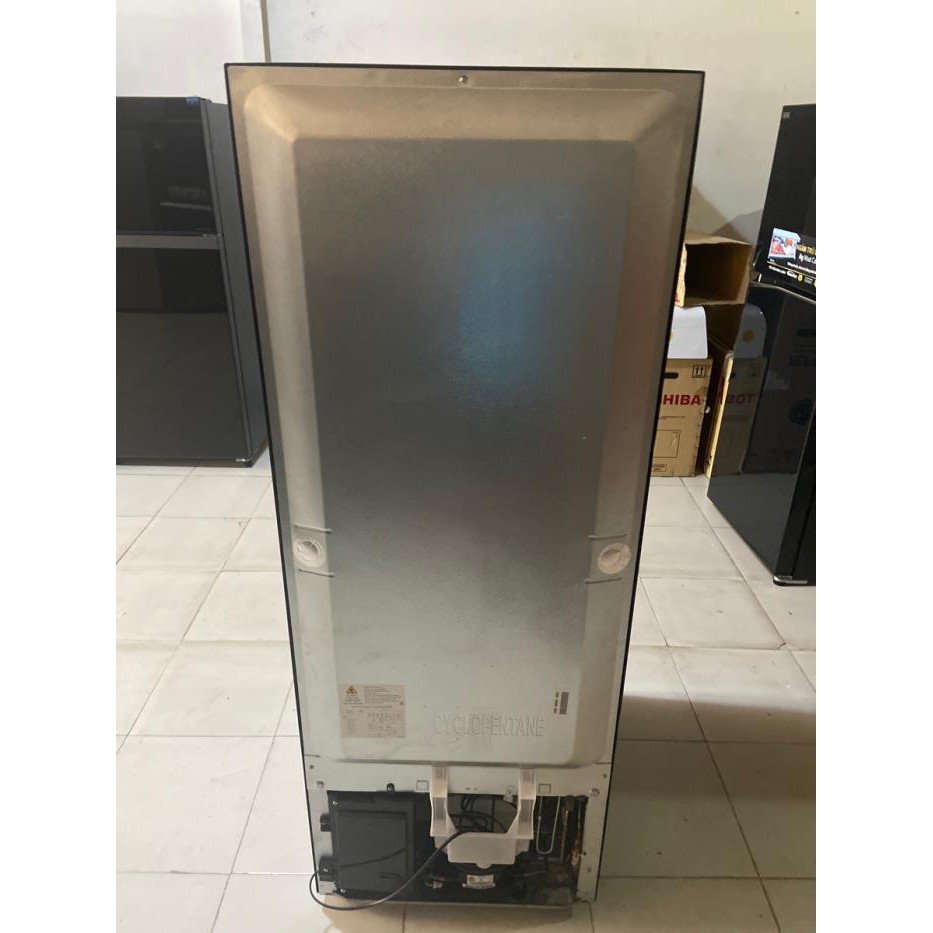 Tủ lạnh Toshiba Inverter 305 lít GR-AG36VUBZ XB1 ( CHỈ GIAO HÀNG HCM )