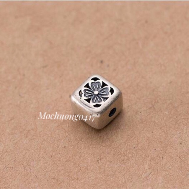Charm vuông cỏ 4 lá - MH047