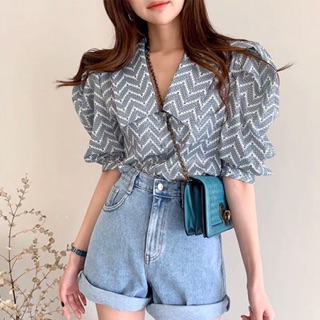 Áo sơ mi cổ cách tân