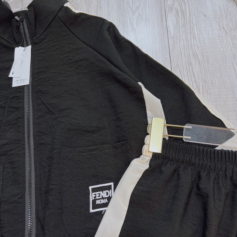 Set Bộ Áo Dài Tay Kéo Khoá Croptop Thể Thao Quần Sooc Đùi Chất Đũi Nhăn Phối Đen Trắng