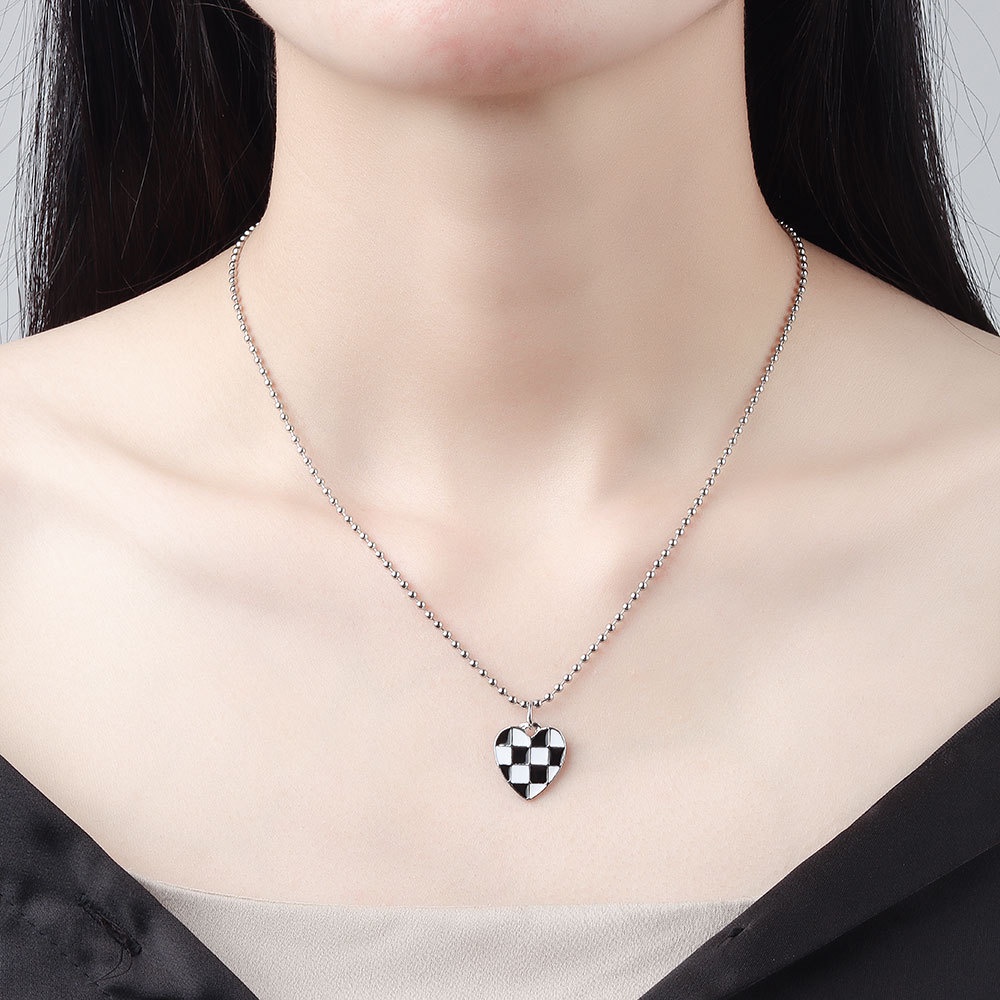 Bộ Vòng cổ + Bông Tai Hình Trái Tim Họa Tiết Bảng Đen Trắng Thời Trang