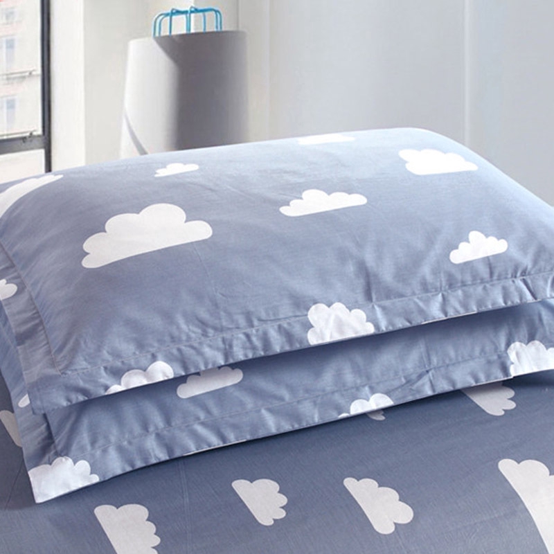 Vỏ gối mềm mại có nhiều họa tiết xinh xắn dùng để trang trí phòng ngủ