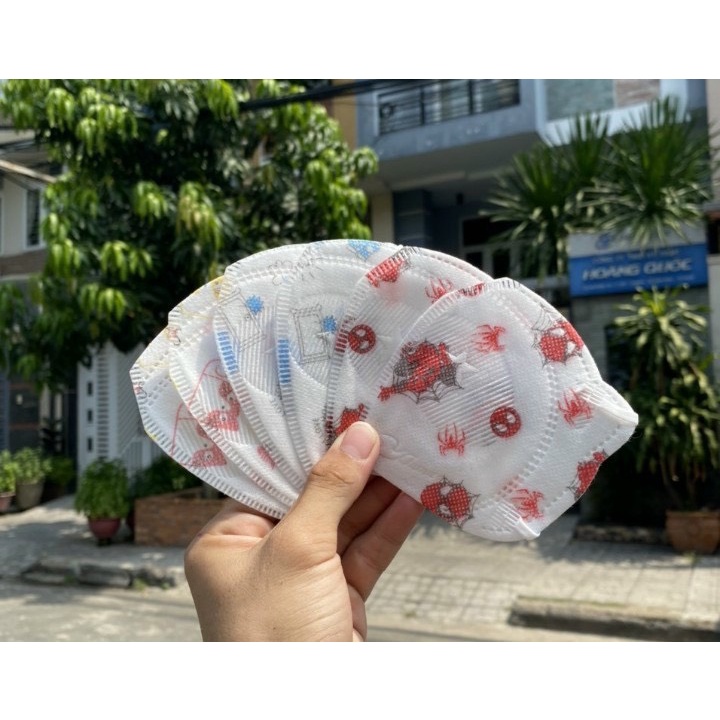 Khẩu trang y tế trẻ em từ 2-8 tuổi cao cấp FAMAPRO HỘP 10 CÁI