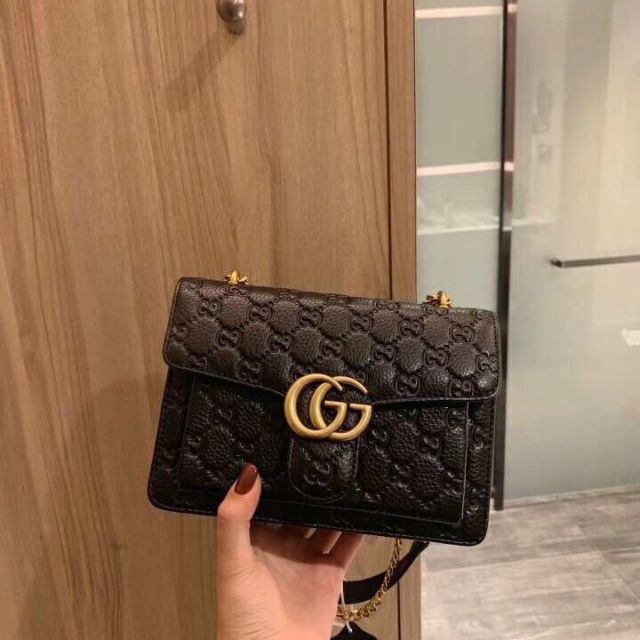 túi đeo chéo Gucci dập vân nổi size 22