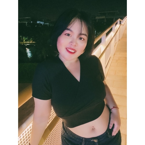 Áo croptop tay ngắn xẻ ngực Catty Bigsize nữ, Áo croptop xẻ ngực hack vai siêu gọn hack dáng