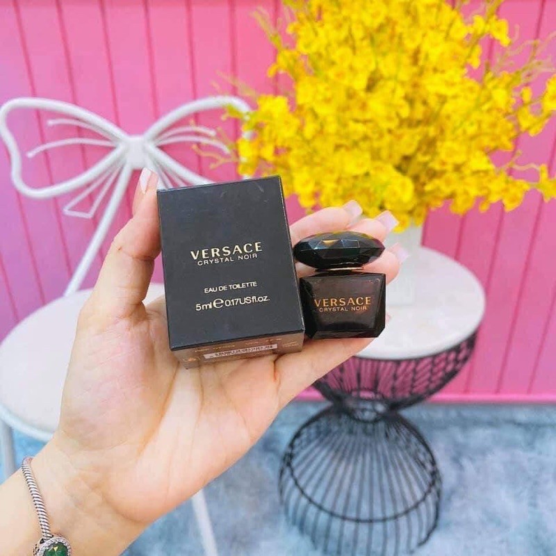 Nước hoa nữ Versace Crystal Noir kim cương đen 5ml