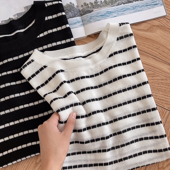 【ZHELIHANGFEI】 / Áo Thun Dệt Kim Tay Ngắn Dáng Rộng Họa Tiết Kẻ Sọc Ba Chiều