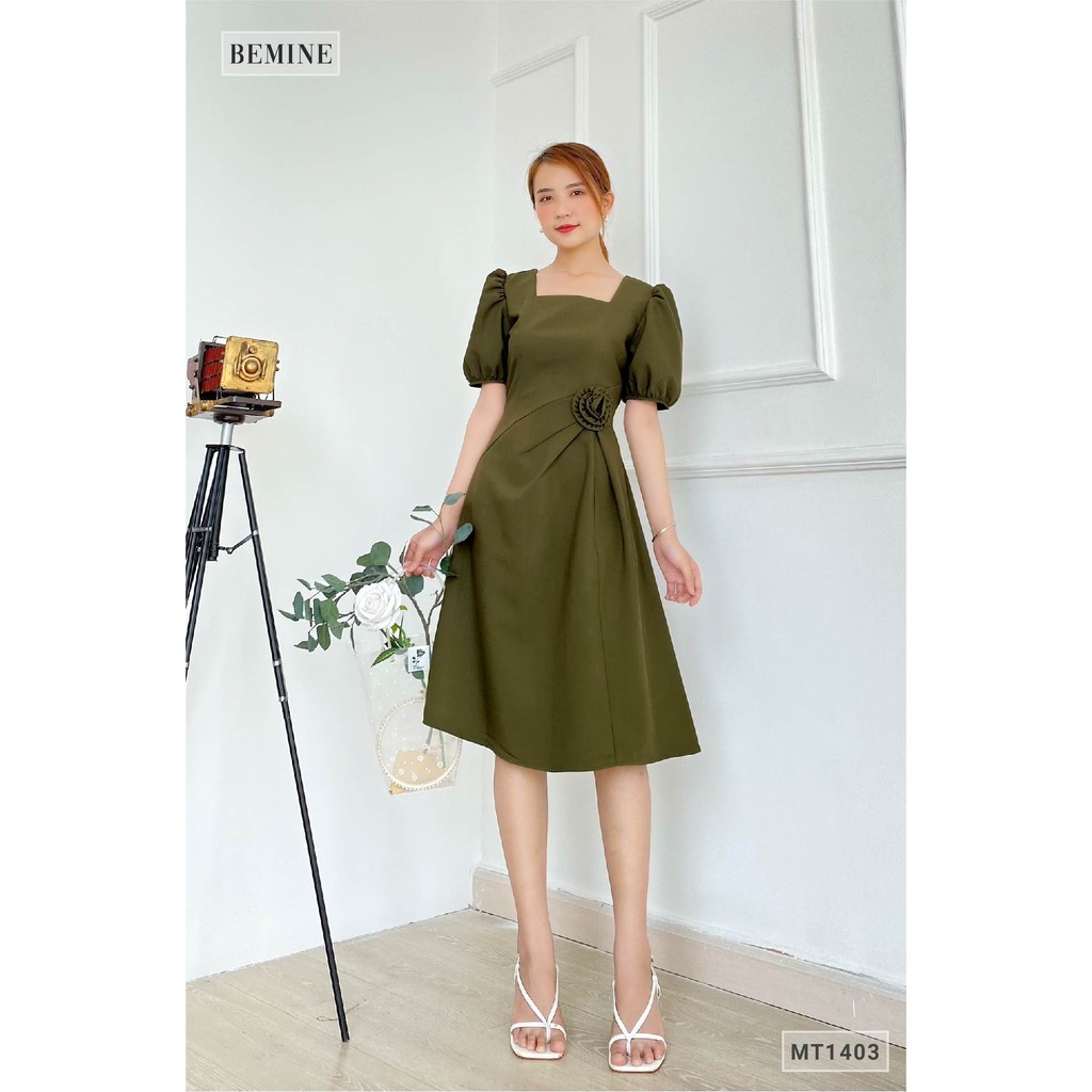 Đầm cổ vuông eo gắn bông BEMINE MT1403REULINH | BigBuy360 - bigbuy360.vn