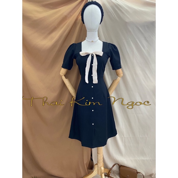 Đầm cổ vuông tiểu thư đen phối nơ cổ