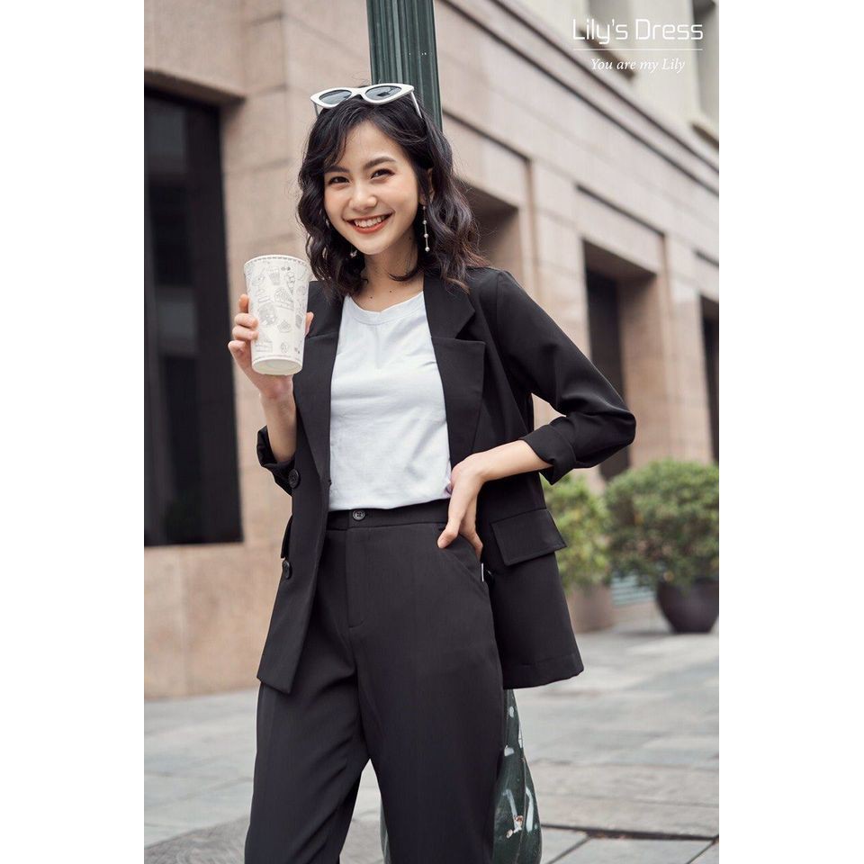Set Blazer Đen 4 cúc dáng ngắn + quần âu by Lilie | BigBuy360 - bigbuy360.vn
