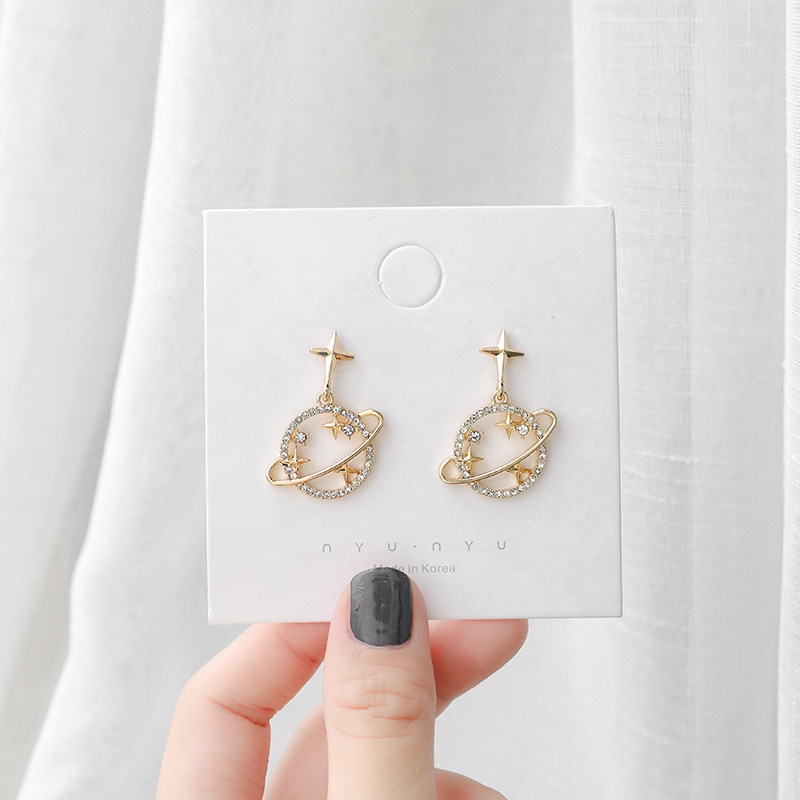 Khuyên Tai Hình Hành Tinh Độc Đáo Phong Cách Hàn Quốc