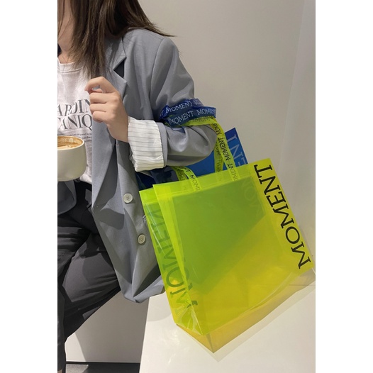 Túi xách nữ trong suốt đeo vai trẻ trung cá tính in chữ Moment