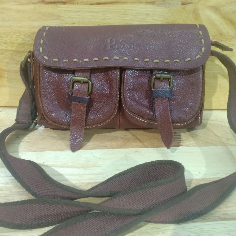 Túi đeo chéo da miếng dày mới secondhand  051212