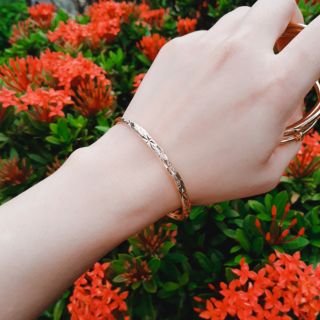 Lắc tay mạ vàng dự tiệc có hoa văn