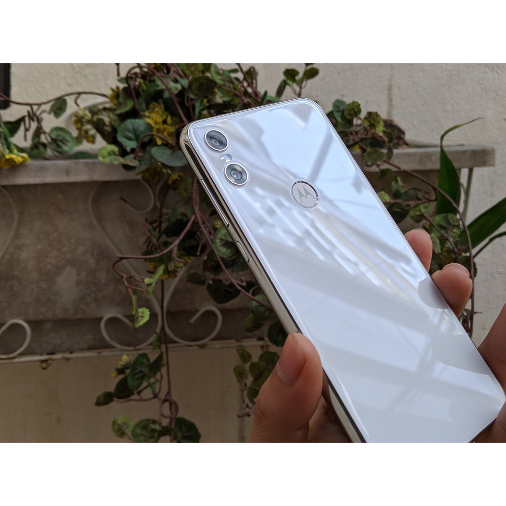 Điện thoại Motorola One (P30 Play) 2 SIM ( 4G LTE, 4GB RAM, 64GB ROM, SNAP 625, Android OS v9.0 )