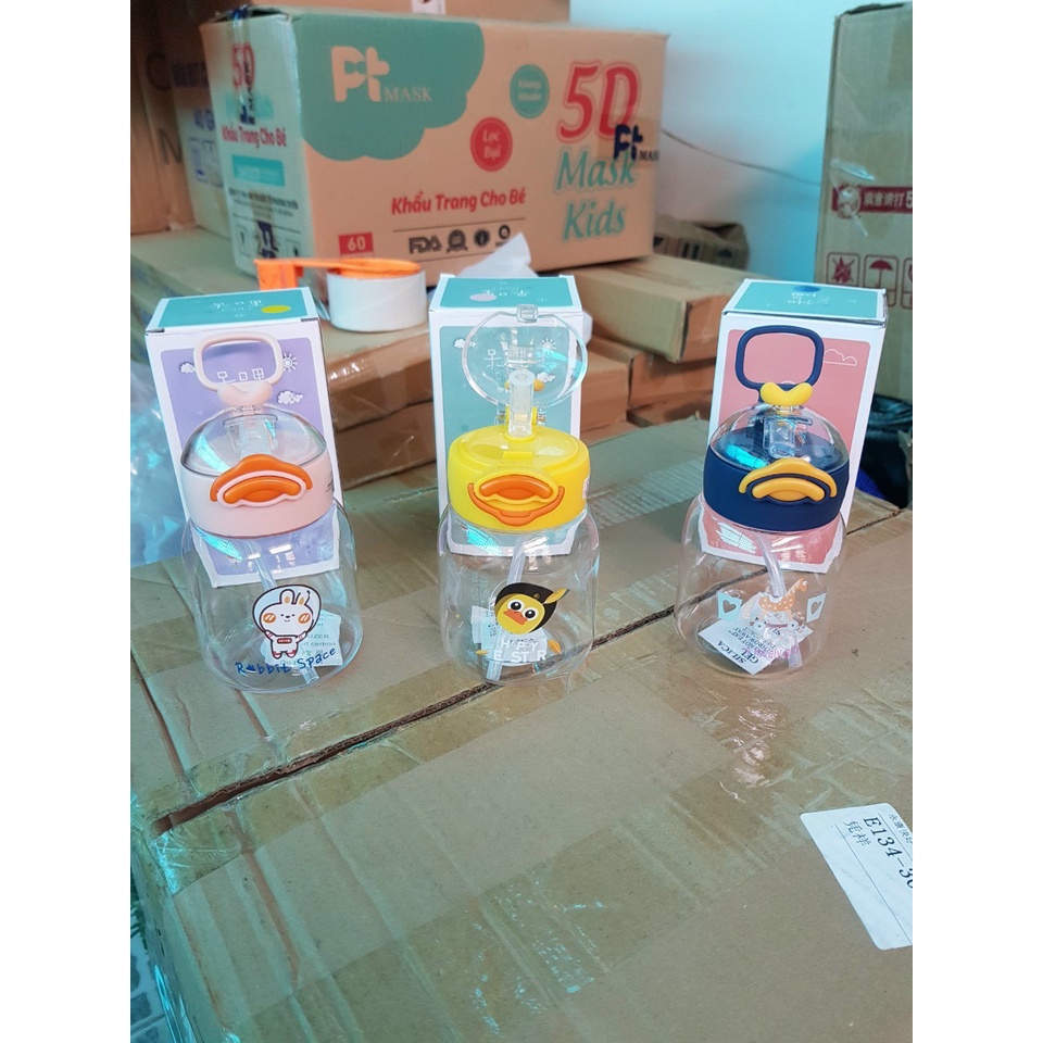 Bình nước có hình nhỏ gọn dễ thương có ống hút