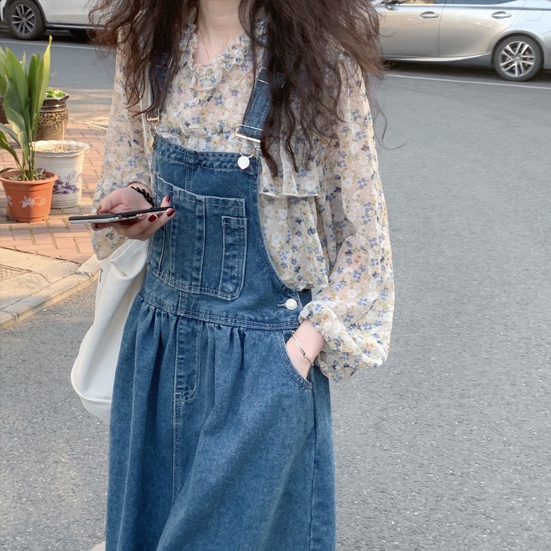 Trang phục váy yếm vải denim/ áo hoa dáng rộng bằng vải chiffon (có bán lẻ)
