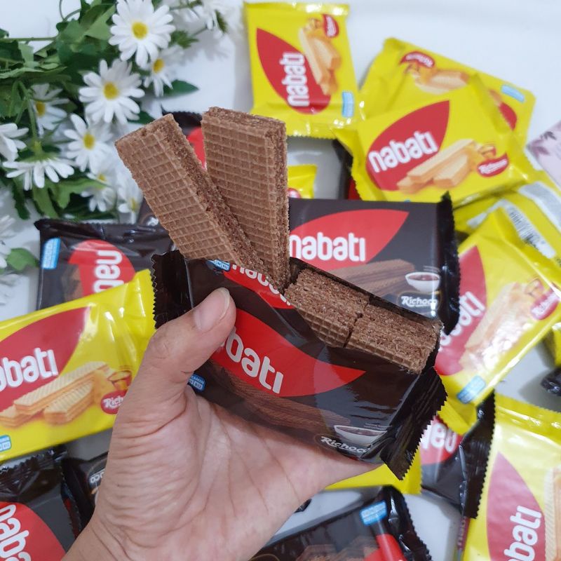 Lốc 10 gói bánh xốp Nabati vị phô mai , chocolate 17g