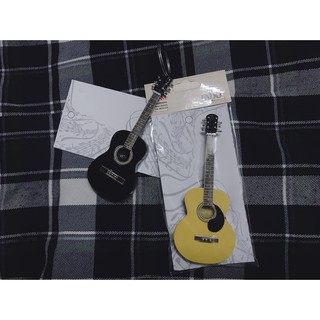 Mô hình guitar mini màu vàng