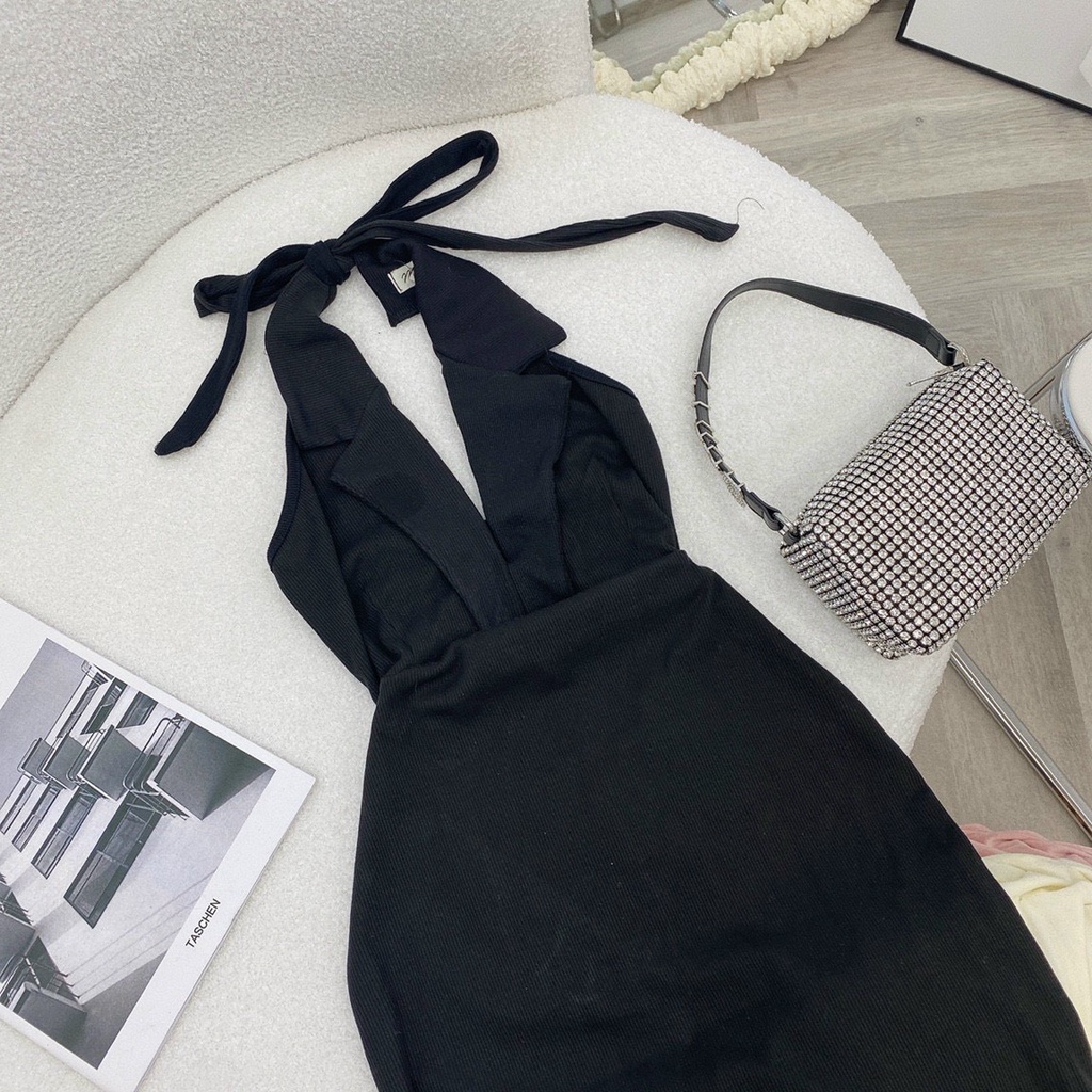 Đầm đen cổ vest cột dây nơ sau cổ sexy, siêu cá tính