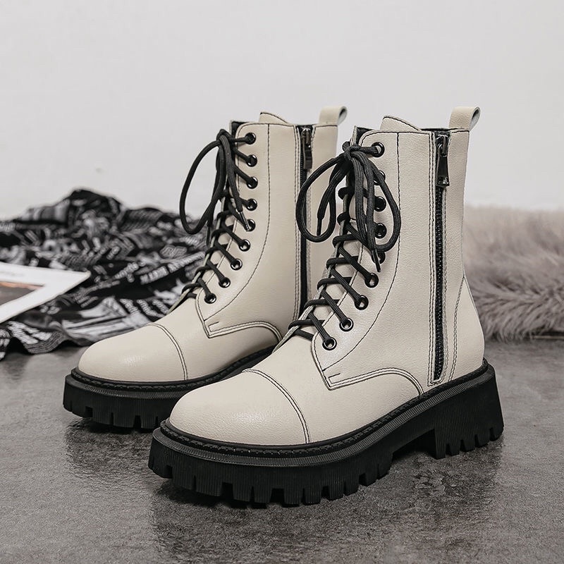 Boots trắng gót đen cao 5p dễ dàng phối đồ