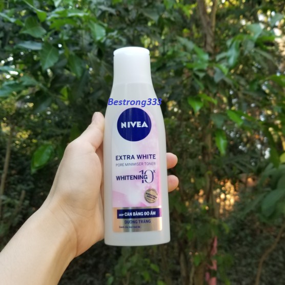 Nước hoa hồng Nivea giúp dưỡng trắng da & se khít lỗ chân lông (200ml)