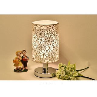 ĐÈN NGỦ ĐỂ BÀN CHÂN INOX HỌA TIẾT HOA - TẶNG KÈM BÓNG LED TIẾT KIỆM ĐIỆN - HÀNG CÓ SẴN