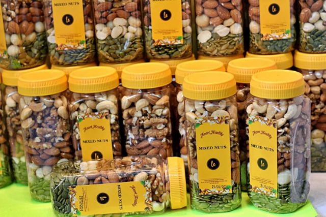 Hủ nhựa cao vuông nắp vàng 500ml 6x16cm | BigBuy360 - bigbuy360.vn