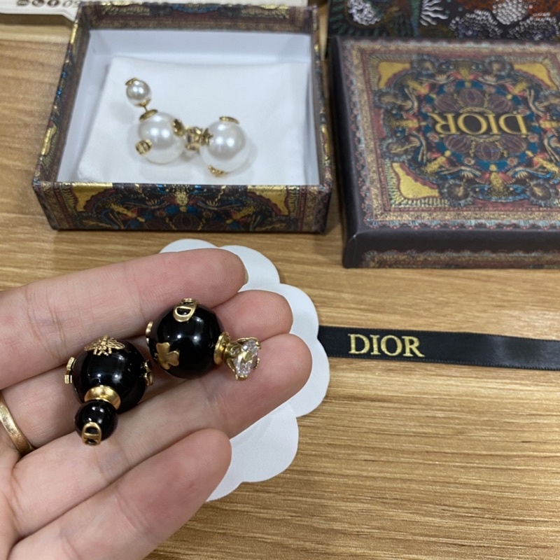 Bông tai cao cấp Dior