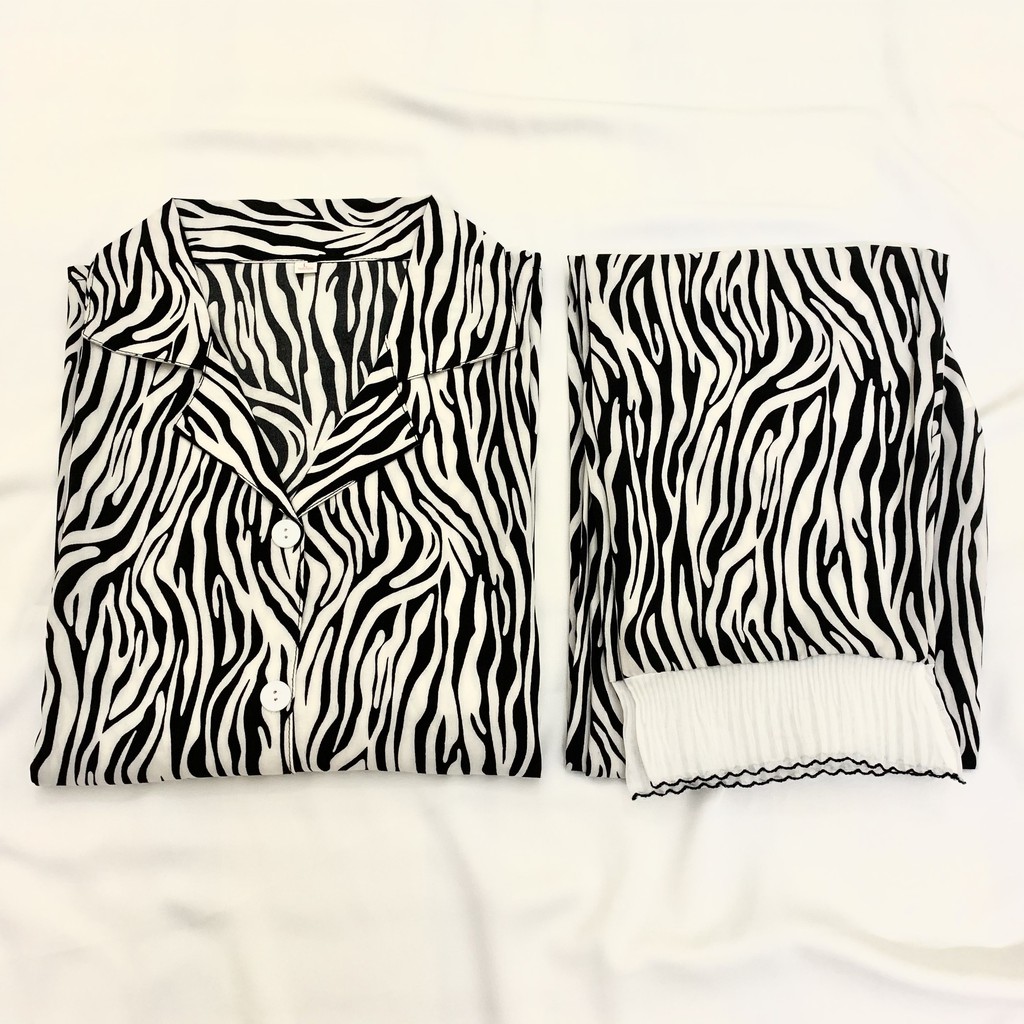 Pijama- Đồ Bộ Ngủ Áo Quần Dài Vải Lụa Họa Tiết Vằn Đen Trắng DDP05