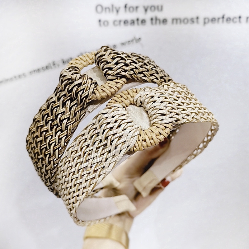 Cài tóc đơn giản phong cách Hàn Quốc cho nữ