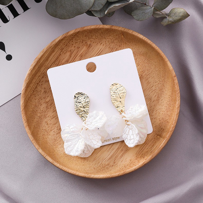 【Jewelry Time】Korean Ladies Bright Sequins Long Temperament Wild Shell Earrings