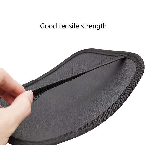 Túi lưới đựng điện thoại màu đen tự dính thông dụng cho xe hơi