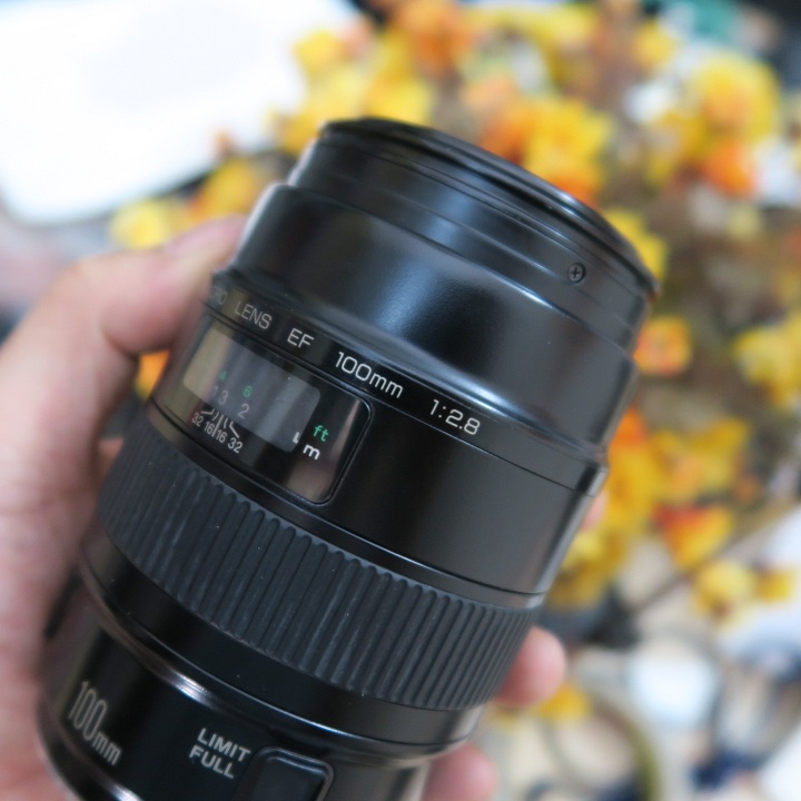 Ống kính Canon 100f2.8 Macro chuyên chụp chân dung và sản phẩm