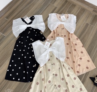 váy chấm bi cổ nơ trắng