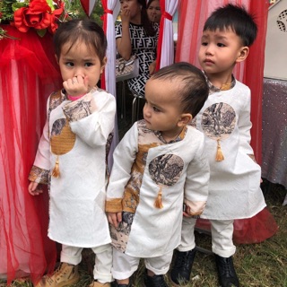 Áo dài gấm bé trai