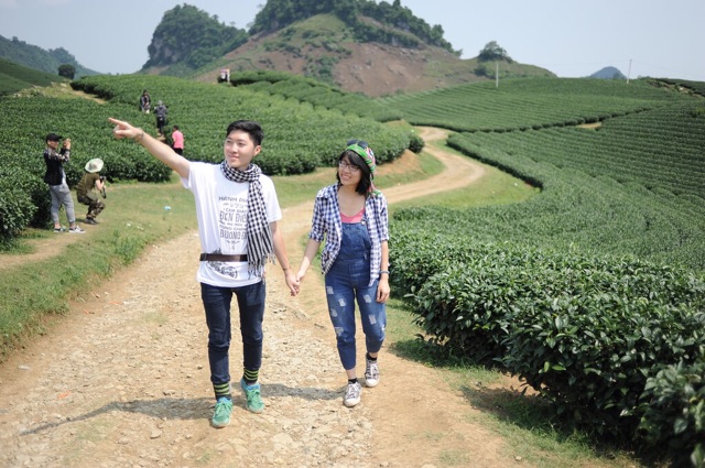 Áo Phượt "Hạnh phúc là trên đường chúng ta đi" | BigBuy360 - bigbuy360.vn